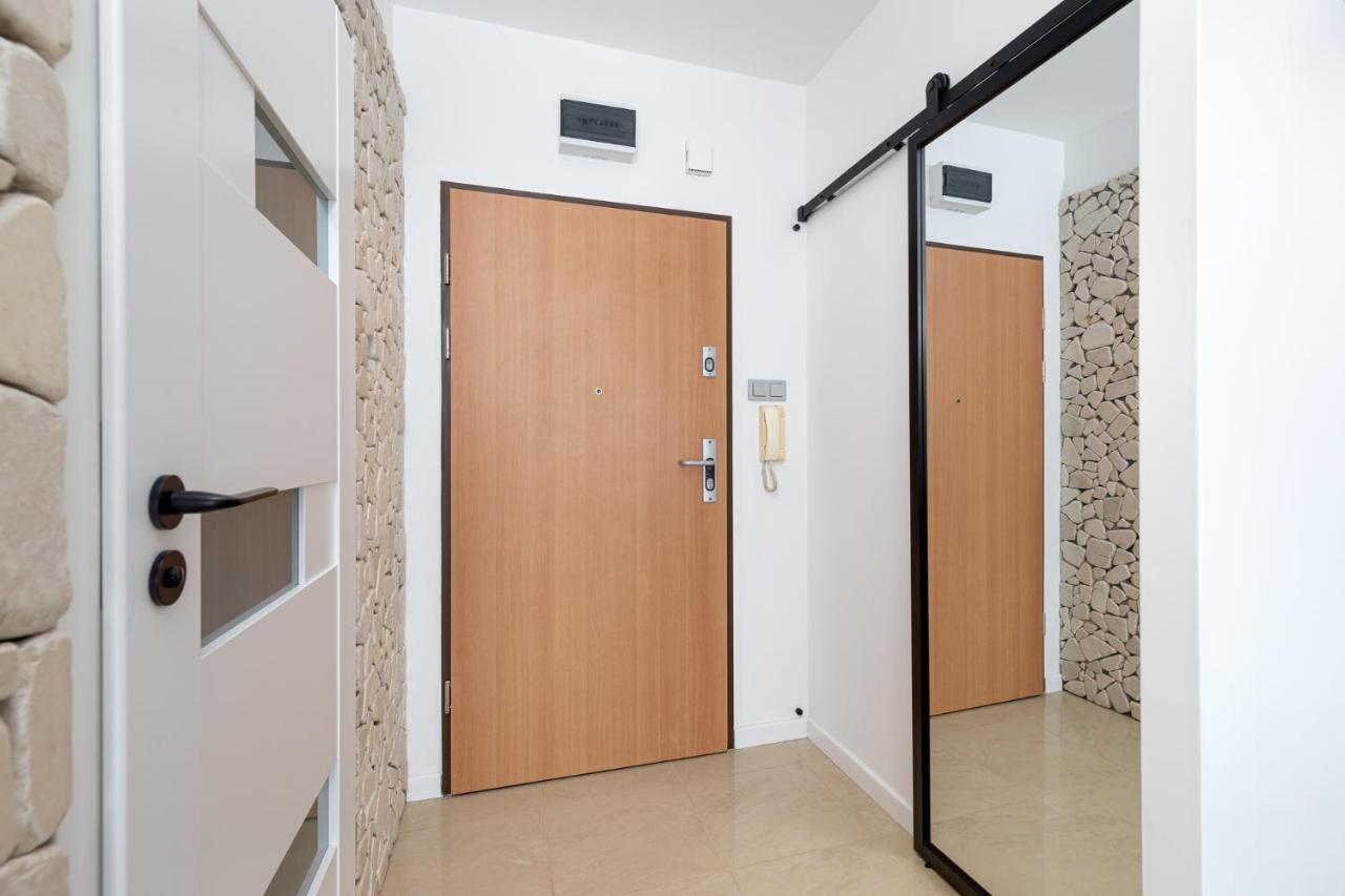 Sierpinskiego 1A - Studio With Balcony & Desk - Remote Work By Noclegi Renters Varsovia Exterior foto